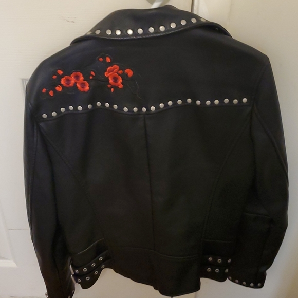 Black Zara jacket with roses 🌹 - Picture 7 of 8